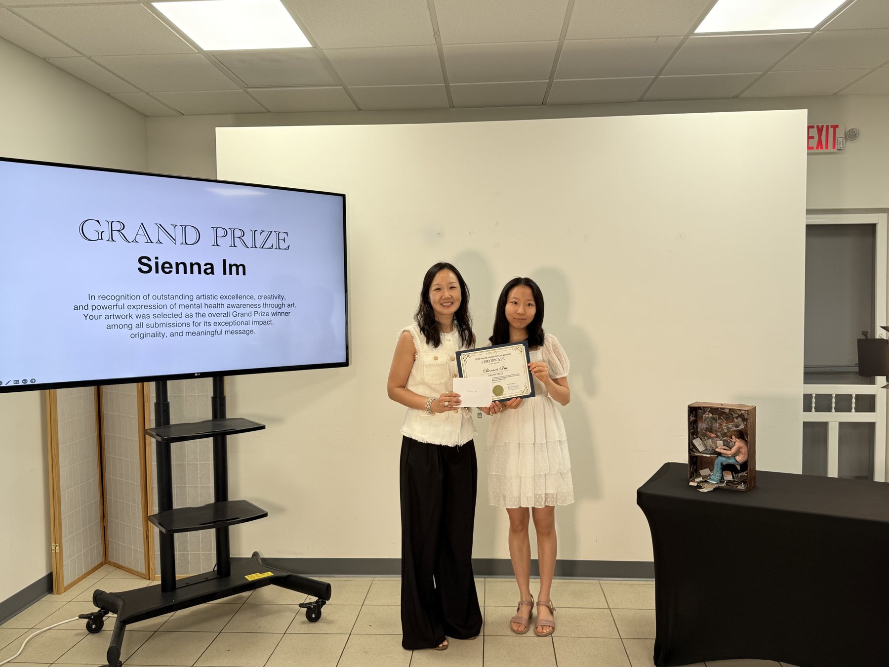 Presenting the Grand Prize to Sienna Im at the 2026 awards ceremony